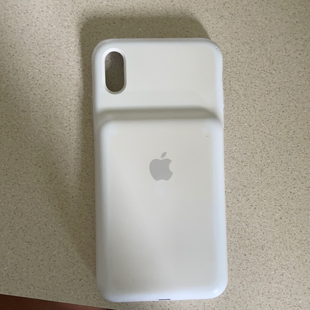 White iPhone Xs Max Charging Case